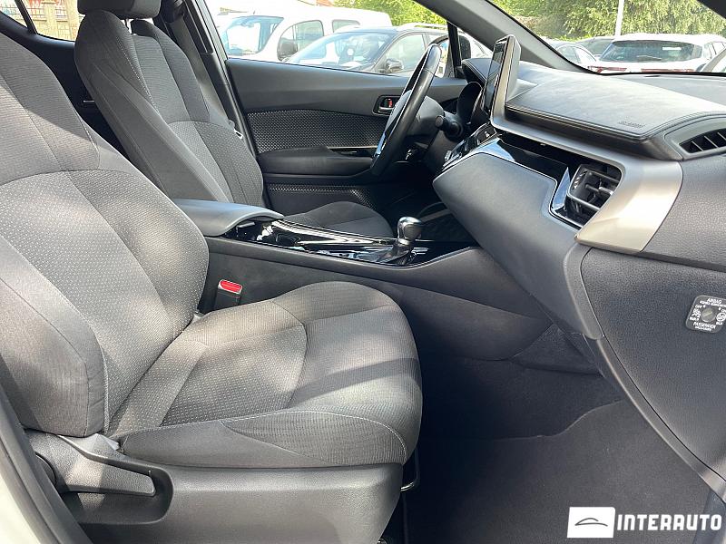 Toyota C-HR 17 toyota c-hr 2018