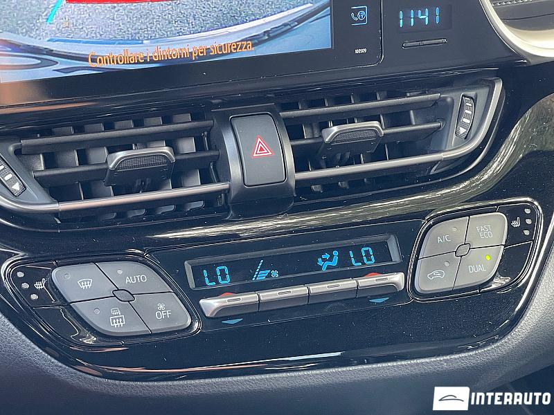 Toyota C-HR 15 toyota c-hr 2018