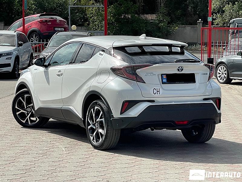 Toyota C-HR 3 toyota c-hr 2018