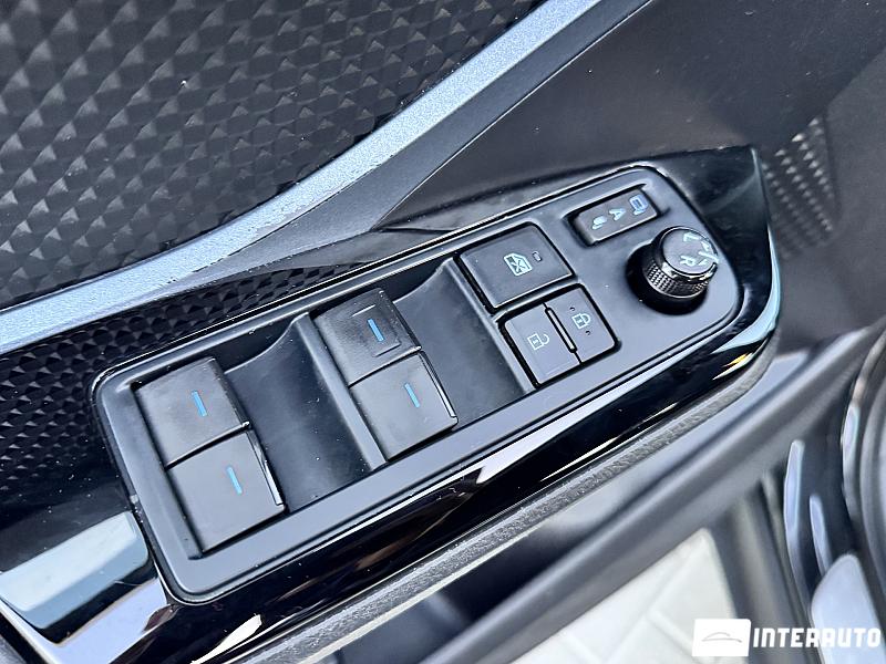 Toyota C-HR 18 toyota c-hr 2021