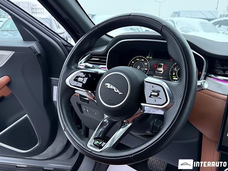 Jaguar F-Pace 7 jaguar f-pace 2022