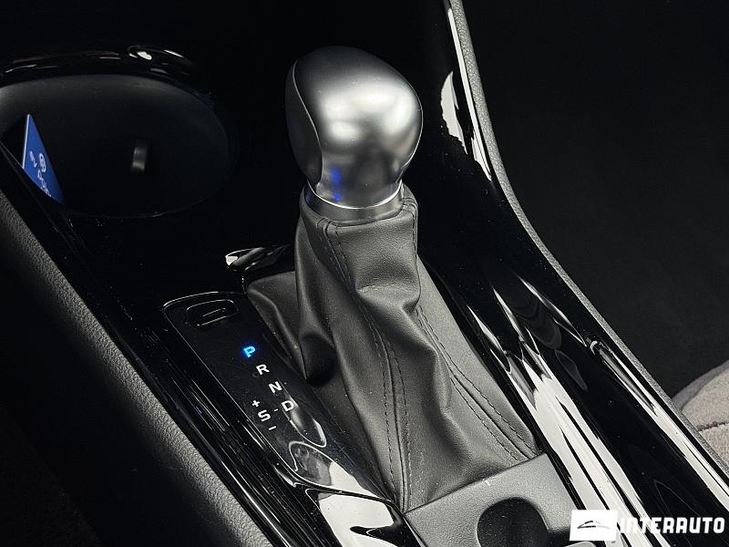 Toyota C-HR 12 toyota c-hr 2021