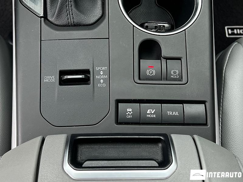 Toyota Highlander 16 toyota highlander 2020