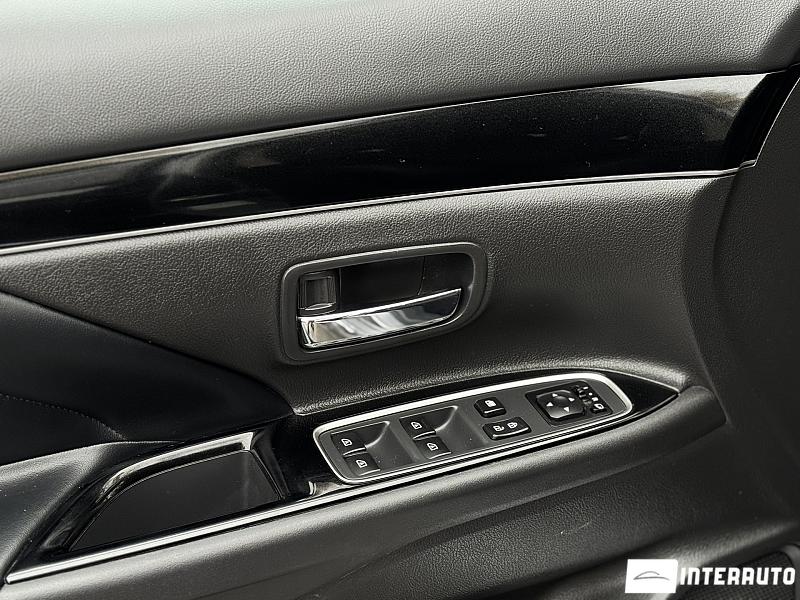 Mitsubishi Outlander 7 mitsubishi outlander 2020