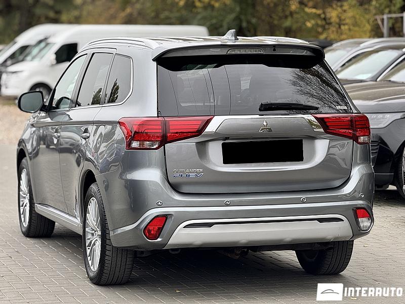 Mitsubishi Outlander 4 mitsubishi outlander 2020