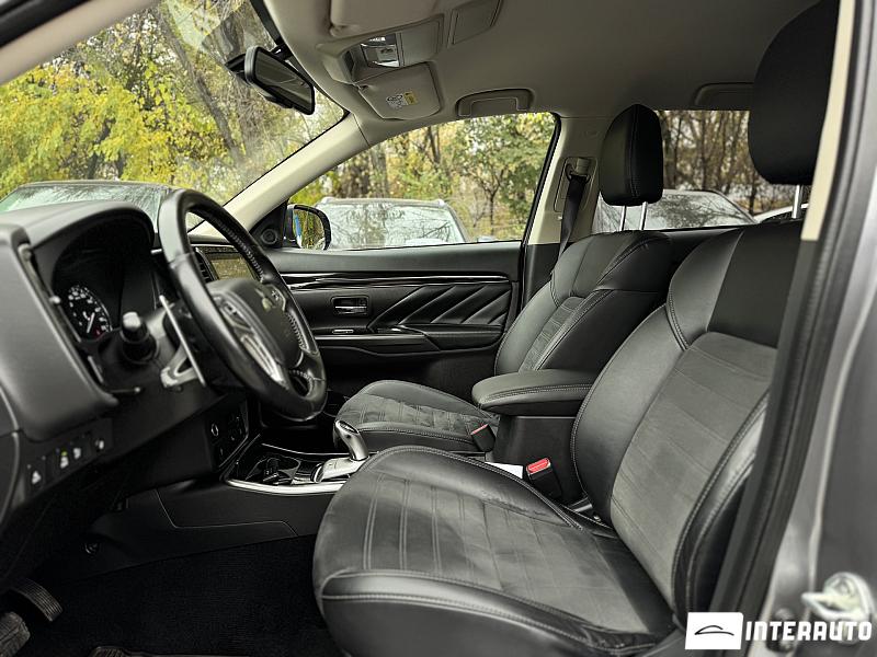 Mitsubishi Outlander 8 mitsubishi outlander 2020