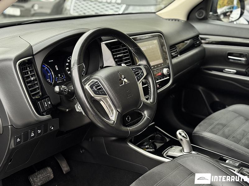 Mitsubishi Outlander 10 mitsubishi outlander 2020