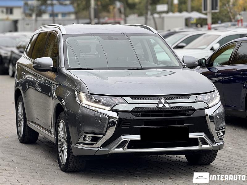Mitsubishi Outlander 3 mitsubishi outlander 2020
