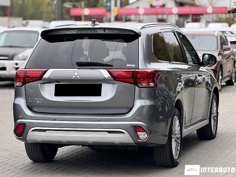 Mitsubishi Outlander 2 mitsubishi outlander 2020
