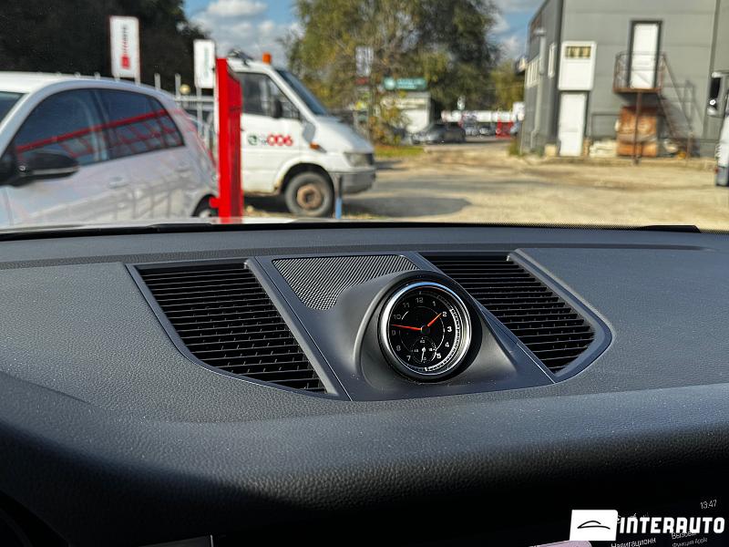 Porsche Macan 10 porsche macan 2018