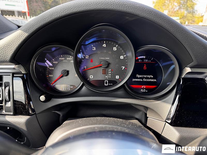 Porsche Macan 9 porsche macan 2018