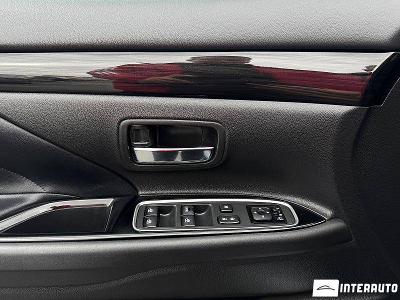 Mitsubishi Outlander 12 mitsubishi outlander 2015