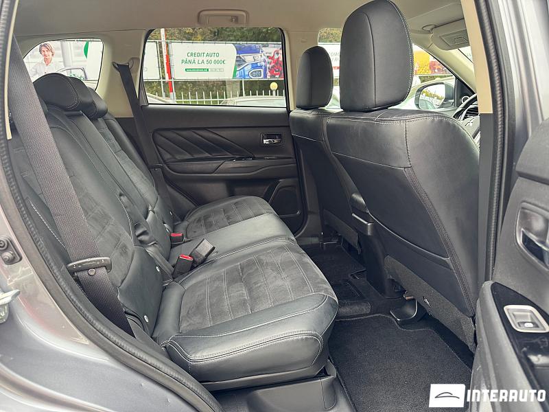 Mitsubishi Outlander 16 mitsubishi outlander 2015