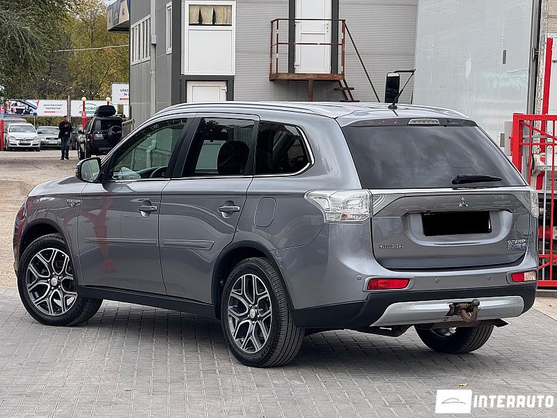 Mitsubishi Outlander 2 mitsubishi outlander 2015