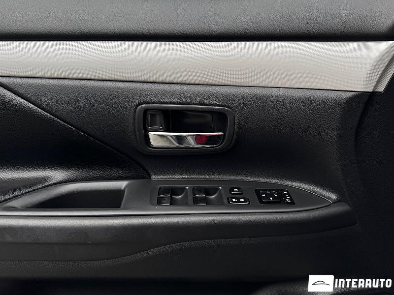 Mitsubishi Outlander 12 mitsubishi outlander 2015