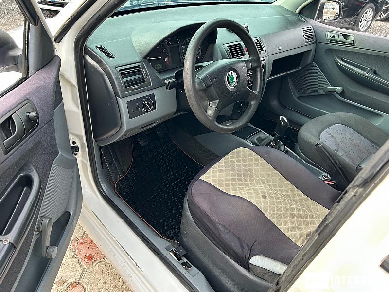 Skoda Fabia 5 skoda fabia 2003