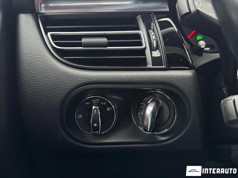 Porsche Macan 12 porsche macan 2019