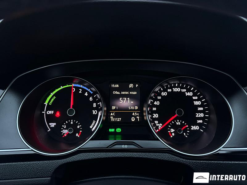 Volkswagen Passat GTE 11 volkswagen passat gte 2015