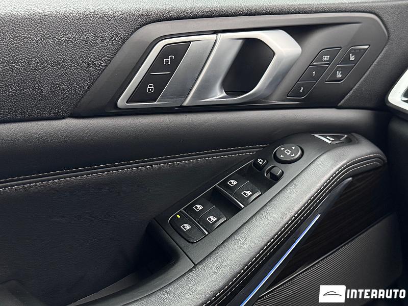 BMW X5 4.0i 19 bmw x5 4.0i 2019