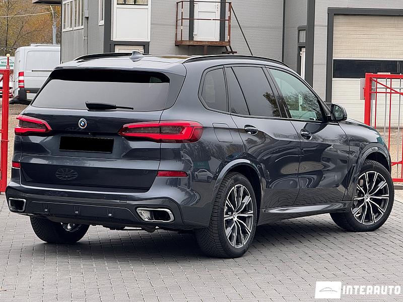 BMW X5 4.0i 2 bmw x5 4.0i 2019