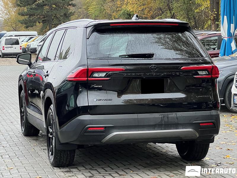 Toyota Grand Highlander 2 toyota grand highlander 2024