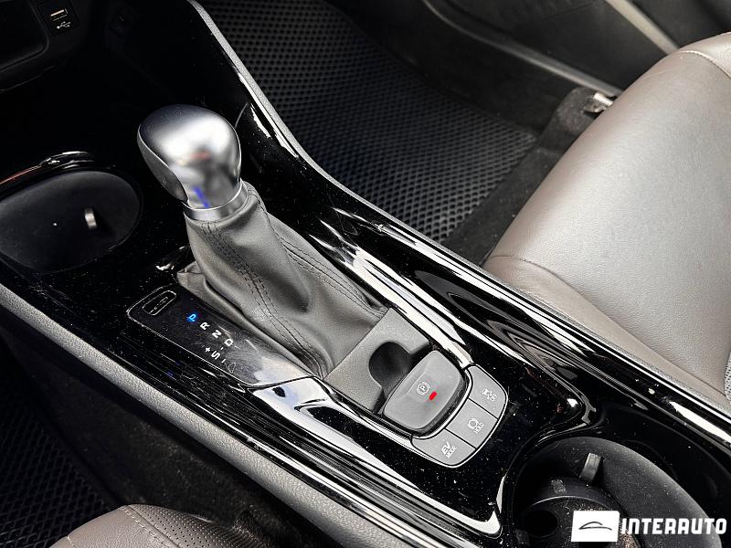 Toyota C-HR 12 toyota c-hr 2021