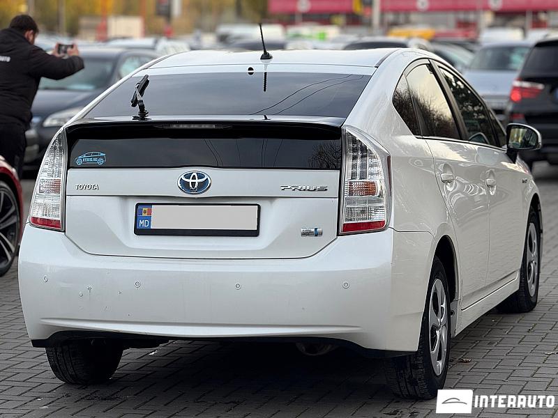 Toyota Prius 2 toyota prius 2010