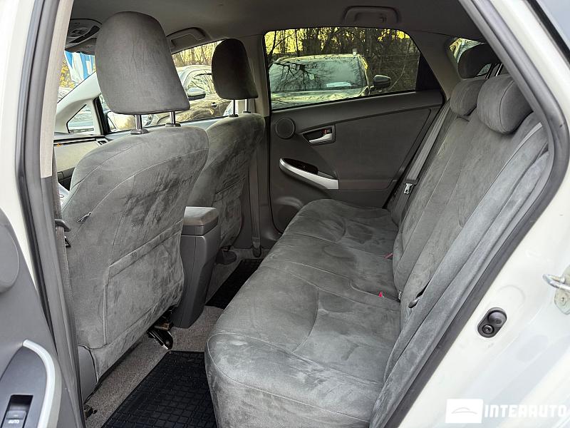 Toyota Prius 14 toyota prius 2010