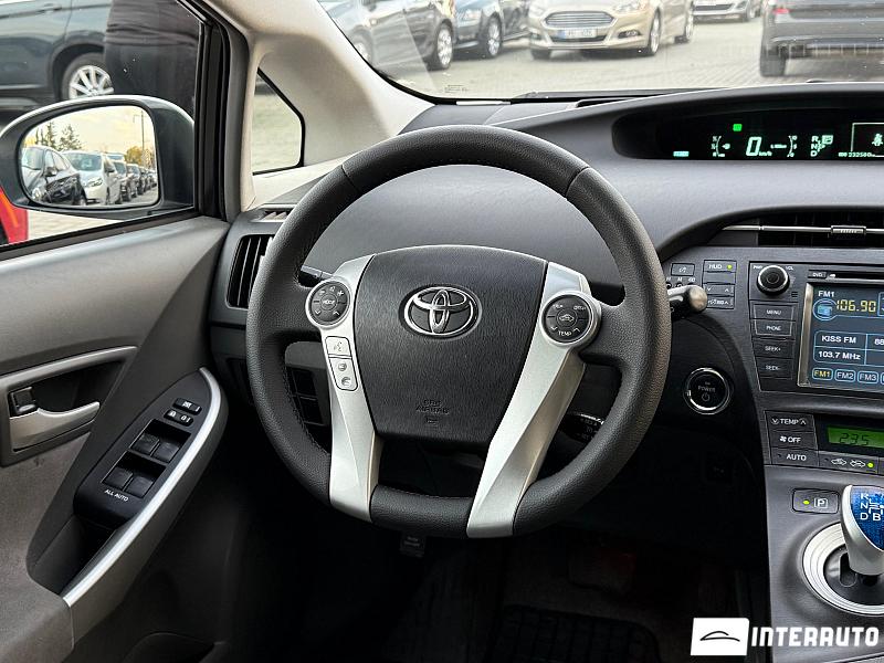 Toyota Prius 9 toyota prius 2010