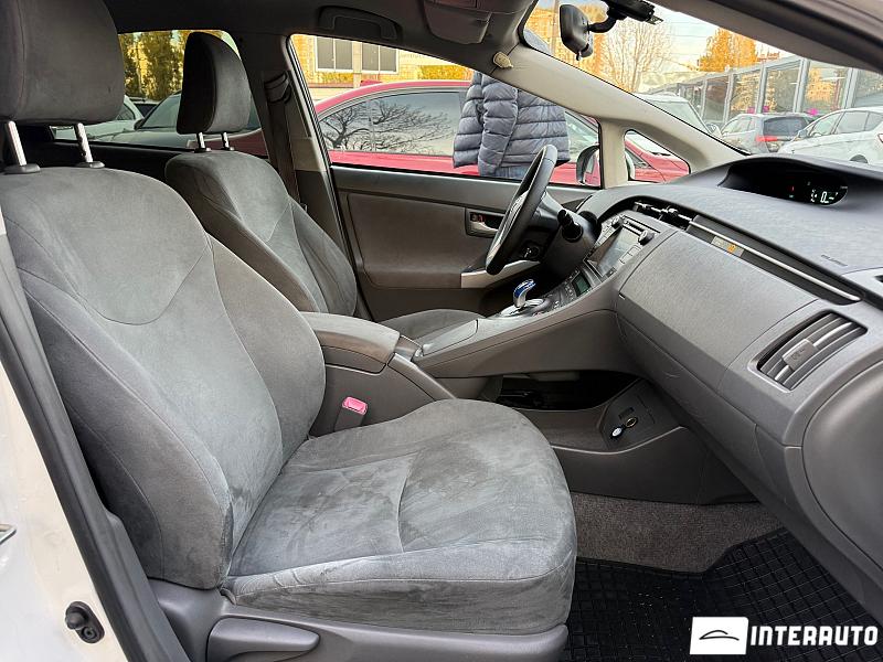 Toyota Prius 12 toyota prius 2010