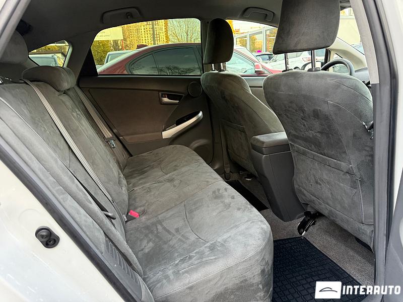 Toyota Prius 13 toyota prius 2010