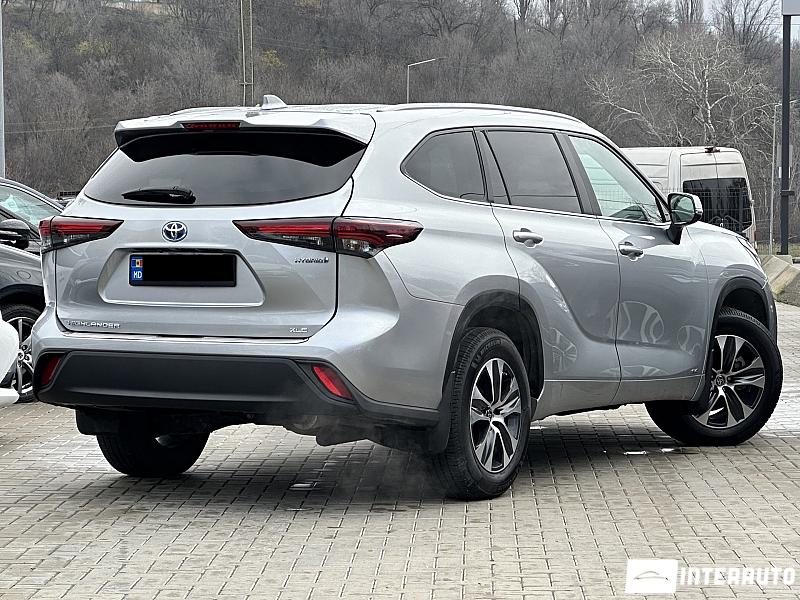 Toyota Highlander 3 toyota highlander 2023