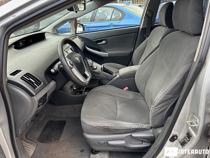 Toyota Prius 6 toyota prius 2010