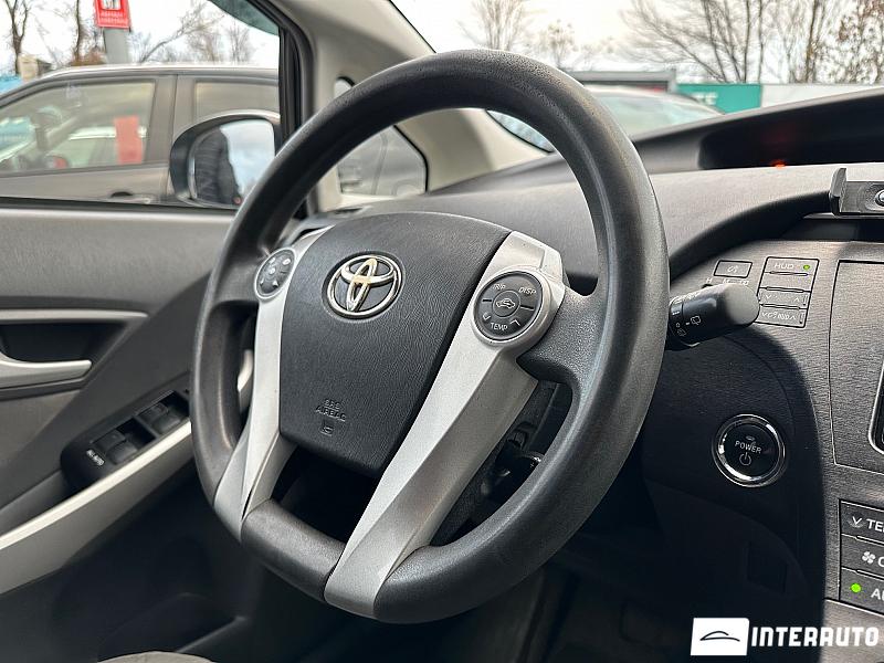 Toyota Prius 7 toyota prius 2010