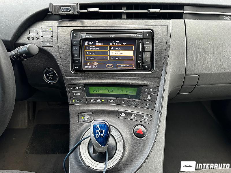 Toyota Prius 11 toyota prius 2010