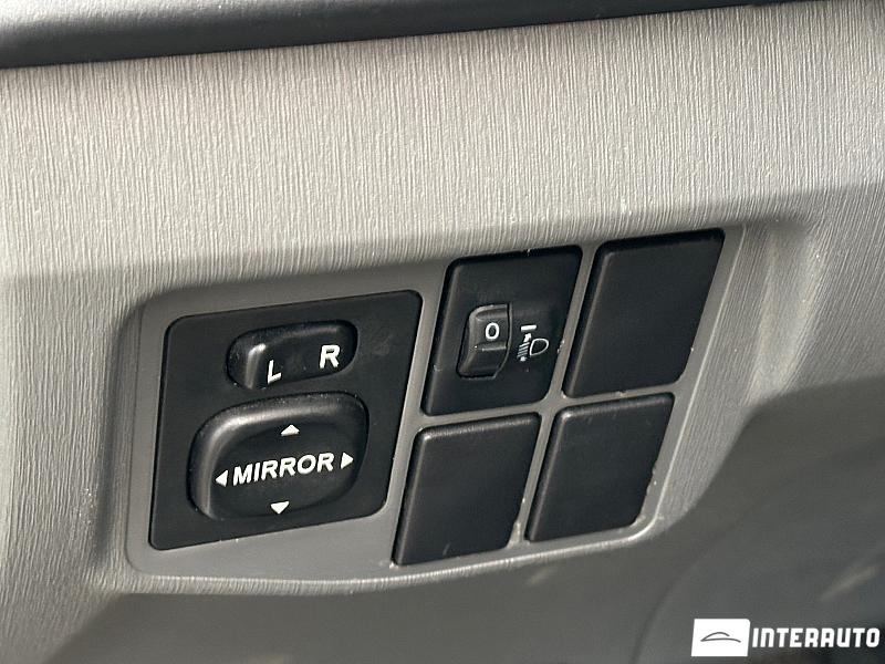 Toyota Prius 12 toyota prius 2010