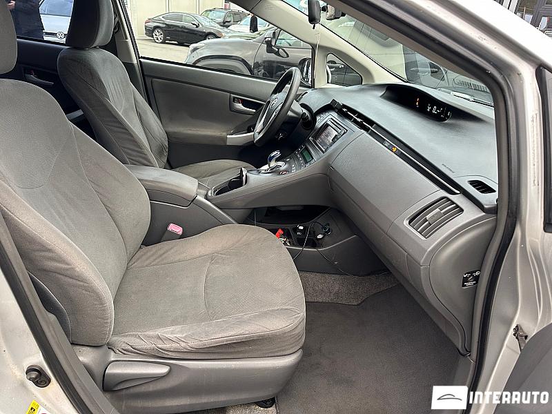 Toyota Prius 5 toyota prius 2010