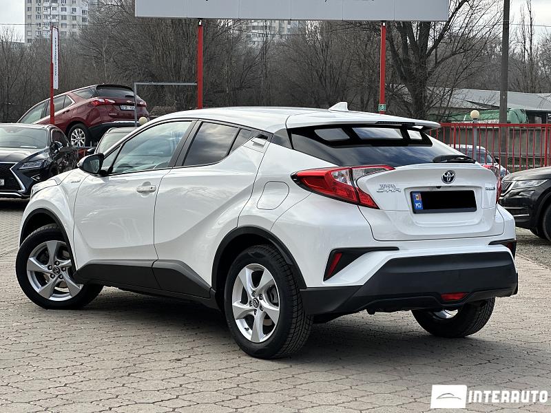 Toyota C-HR 3 toyota c-hr 2018