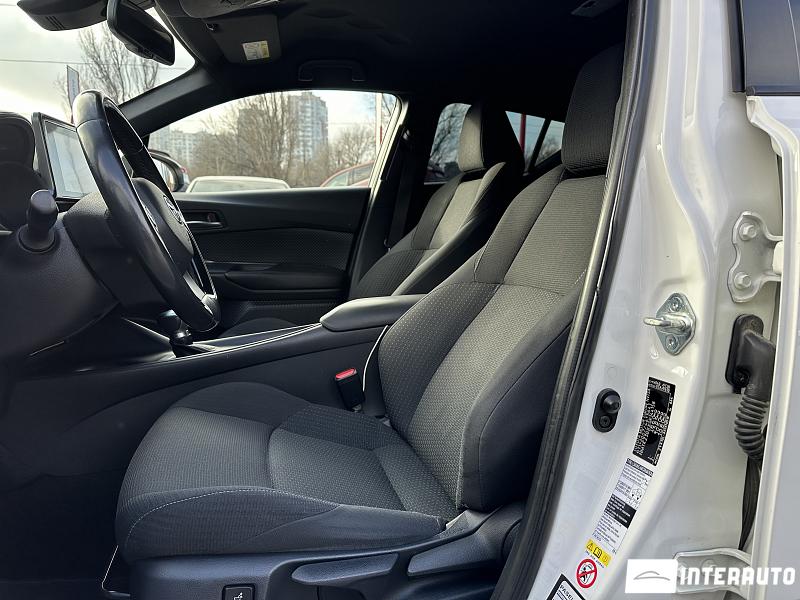 Toyota C-HR 6 toyota c-hr 2018