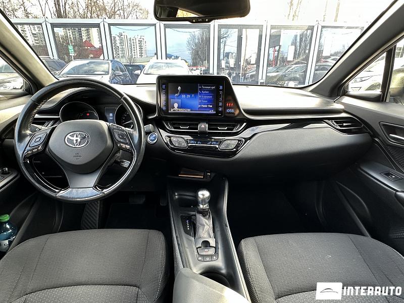 Toyota C-HR 8 toyota c-hr 2018