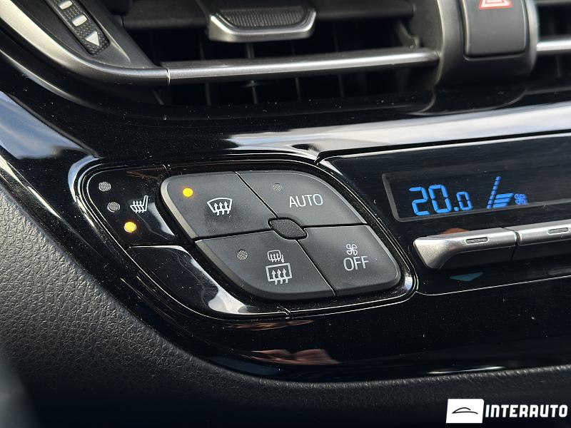 Toyota C-HR 13 toyota c-hr 2018