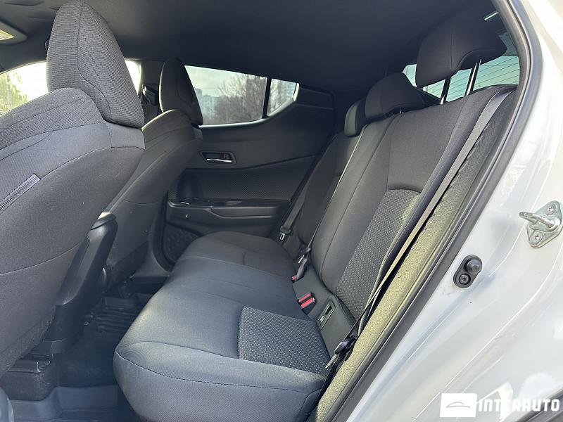 Toyota C-HR 17 toyota c-hr 2018