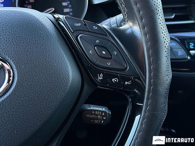 Toyota C-HR 12 toyota c-hr 2018