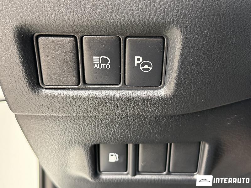 Toyota C-HR 12 toyota c-hr 2018