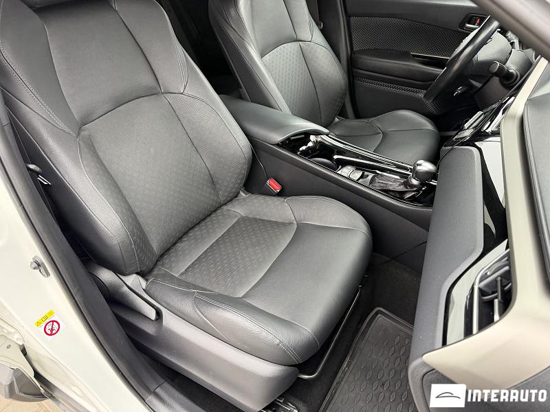 Toyota C-HR 17 toyota c-hr 2018