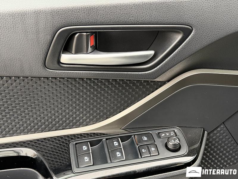 Toyota C-HR 8 toyota c-hr 2018