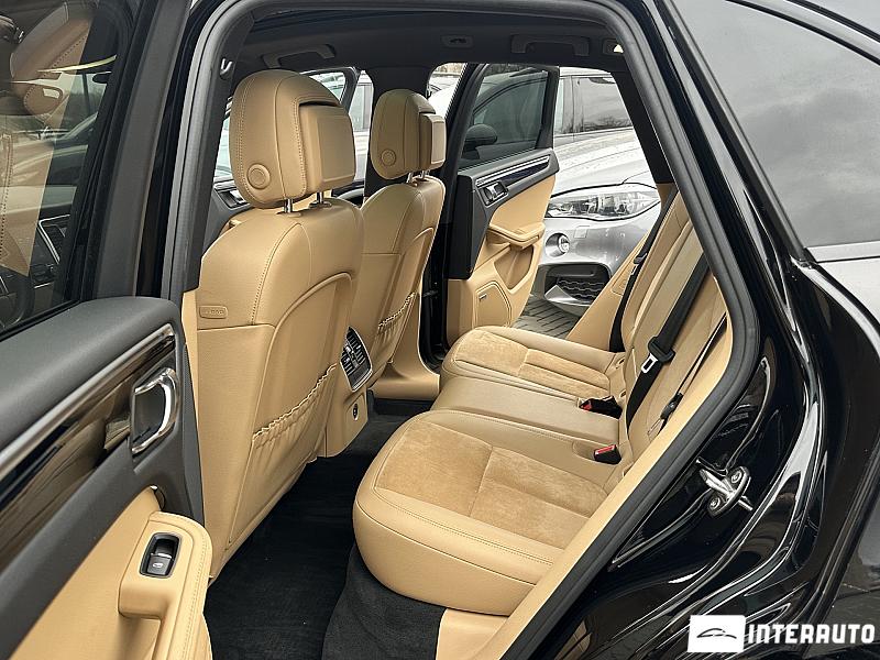 Porsche Macan 12 porsche macan 2017