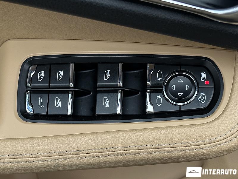 Porsche Macan 22 porsche macan 2017