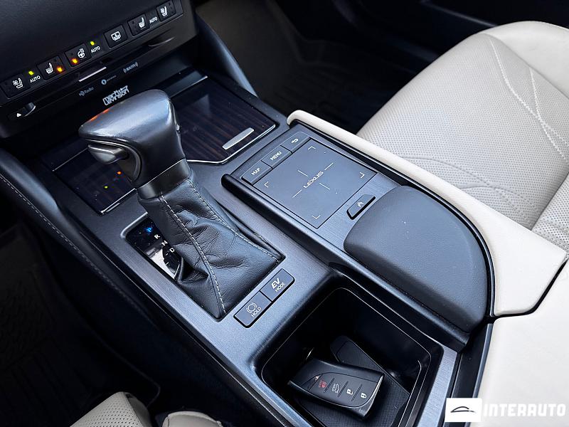 Lexus ES 300h 15 lexus es 300h 2020