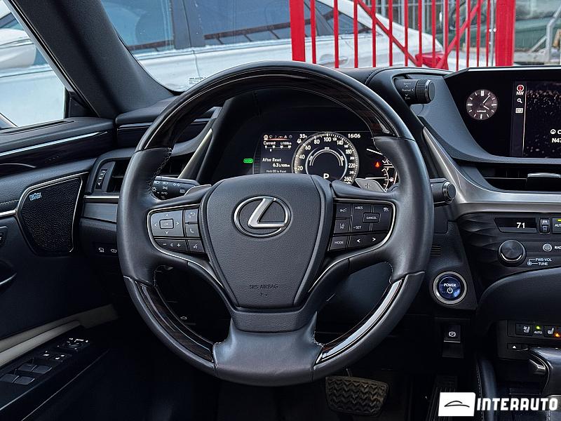 Lexus ES 300h 11 lexus es 300h 2020